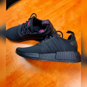 BRAND NEW Women's NMD R1 Primeblue Casual Sneakers